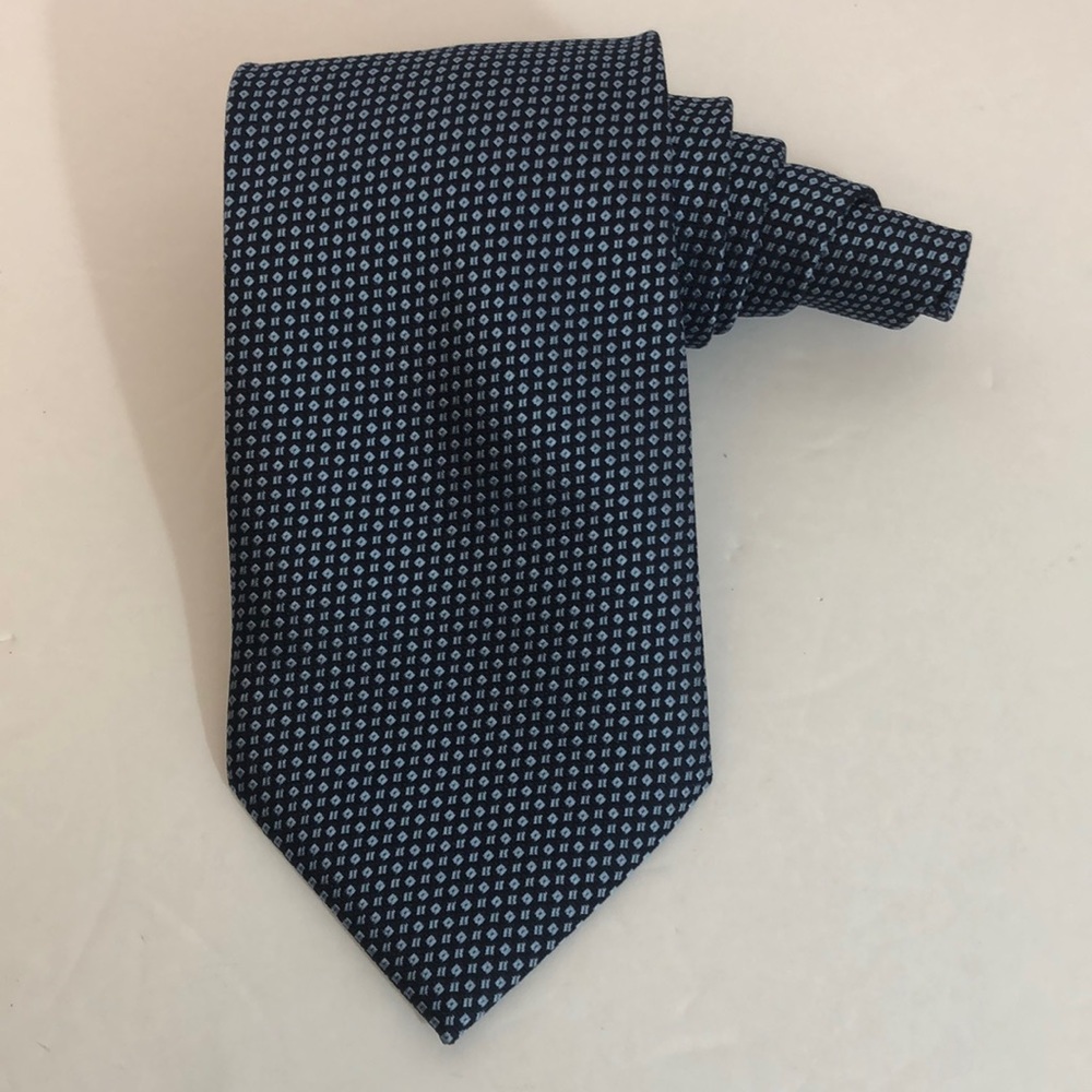 Kailong Hand made Silk Tie DK Blue Lt Blue Pattern